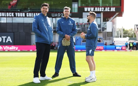 Stephen Fleming, Kevin Pietersen and Brendon McCullum on the outfield before England’s T20 match against Sri Lanka.