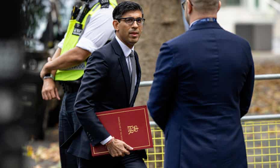 Rishi Sunak arrives at the Science Museum for an environmental summit.