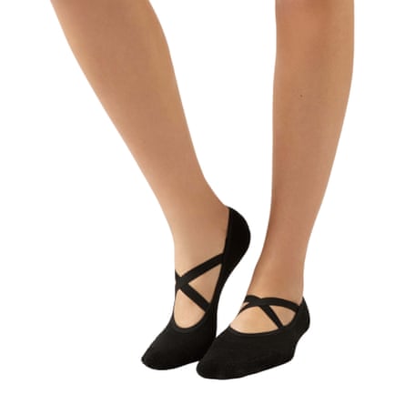 Black Calzedonia Non-Slip Crossover pilates Socks are modelled on a white person’s legs.