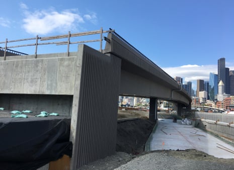 Bridge construction in downtown Seattle, Washington. The columns include superelastic alloys of nickel and titanium or copper, aluminium and manganese to help the bridge withstand earthquakes.