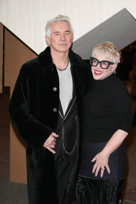 Los creadores de Elvis Baz Luhrmann y Catherine Martin en la semana de la moda de París.