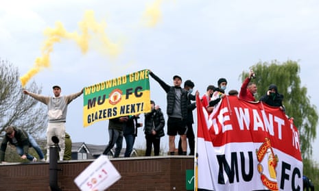 Manchester United supporters protest against the Glazer family in May 2021.