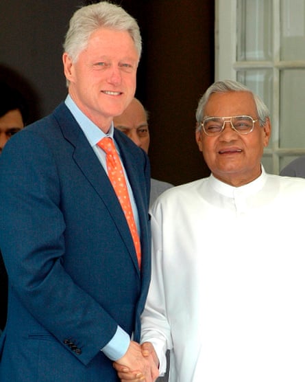 Atal Bihari Vajpayee shakes hands with Bill Clinton in 2005 during a visit by the former US president to New Delhi.
