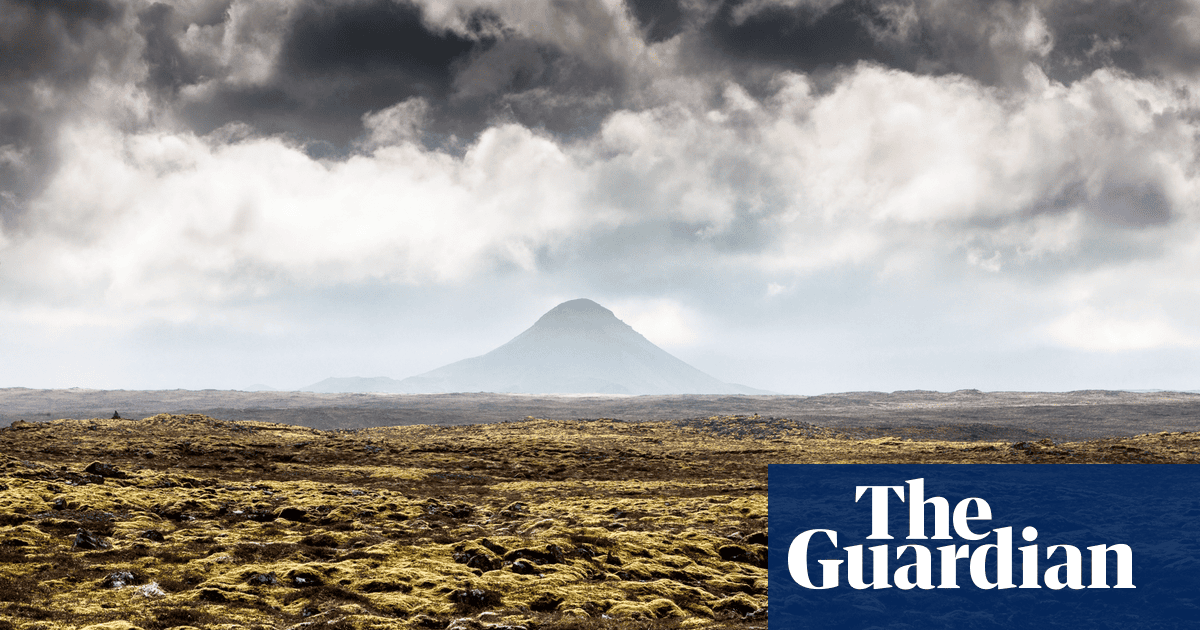 Scientists in Iceland say ‘strong signs’ volcanic eruption is imminent