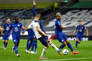 Erik Lamela taps in Tottenham’s equaliser.