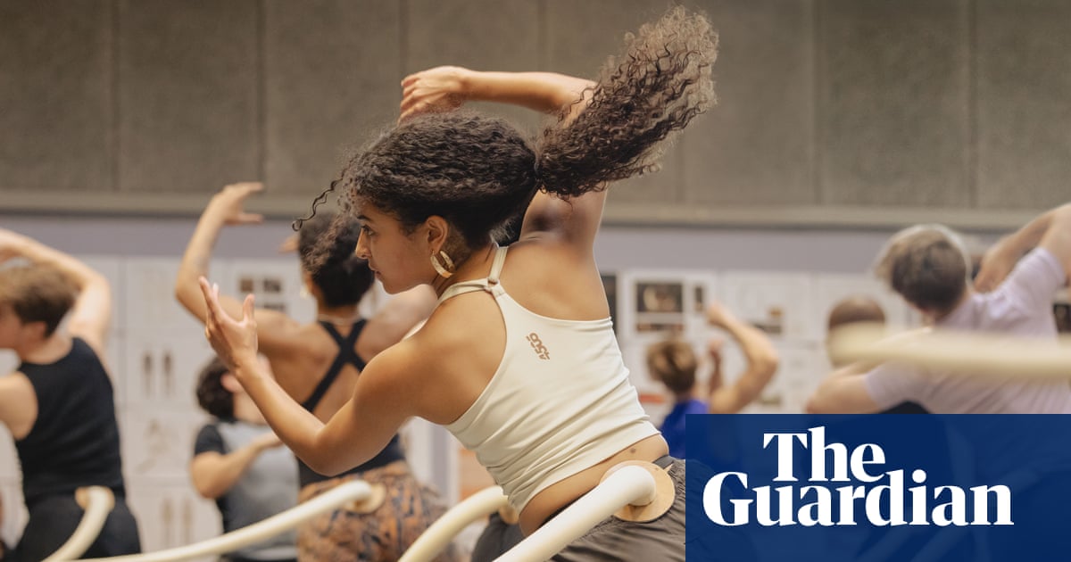 Choreographer Drew McOnie Tái Hiện Vở Nhạc Kịch Cats Với Phiên Bản Mãnh Liệt Mới