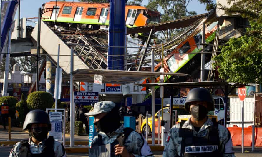 La garde militaire est le site du désastre.