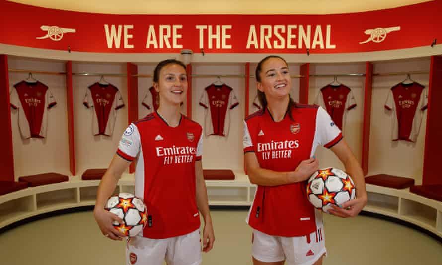 Lotte Wubben Moy (left) and Anna Patten in Arsenal’s dressing room at the Emirates Stadium.