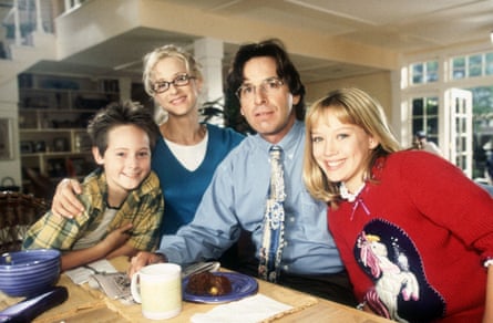 (L-R) Jake Thomas, Hallie Todd, Robert Carradine and Hilary Duff in Lizzie McGuire.