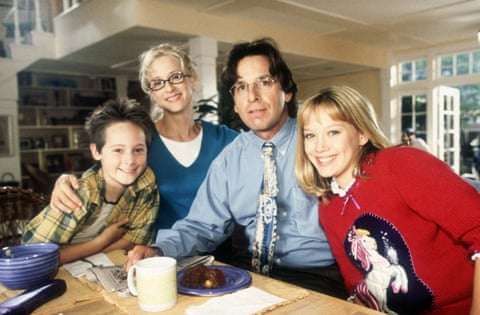 (L-R) Jake Thomas, Hallie Todd, Robert Carradine, and Hilary Duff in Lizzie McGuire.