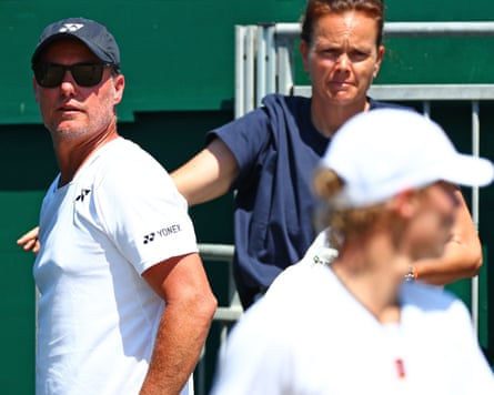 Lleyton Hewitt and Bec Hewitt watch Cruz Hewitt during his third-round match