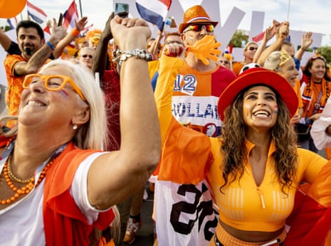 Netherlands v Qatar: World Cup 2022 – live | World Cup 2022 7 Dutch fans make their way to Al Bayt Stadium ahead of kick-off.