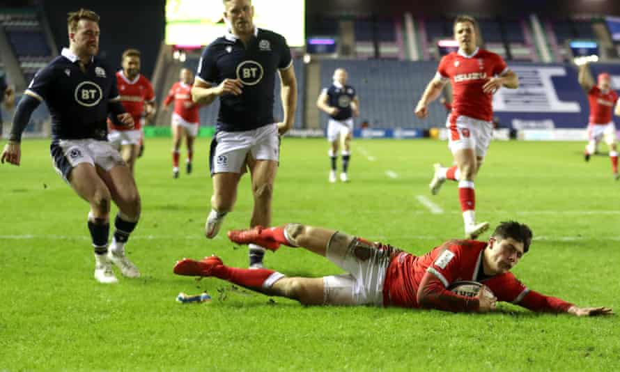 Wales’ Louis Rees-Zammit dives in to score his side’s fourth try against Scotland.
