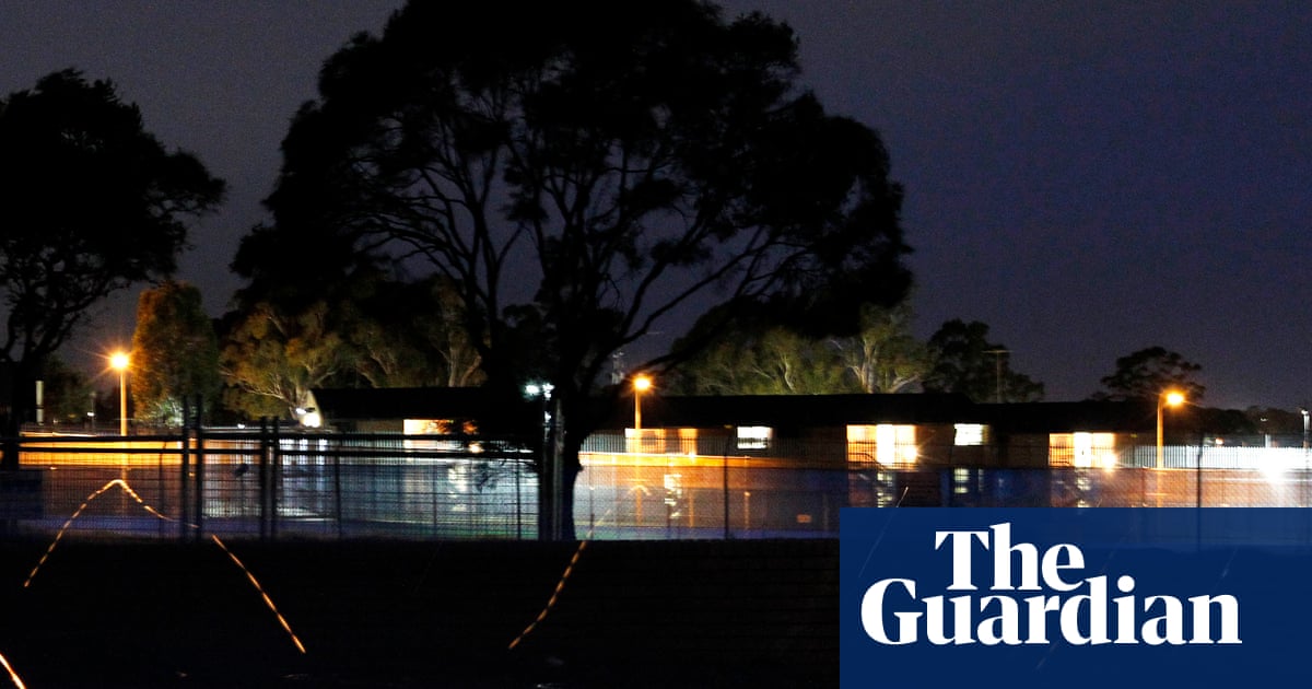 Iraqi man dies in suspected suicide at Villawood immigration detention centre