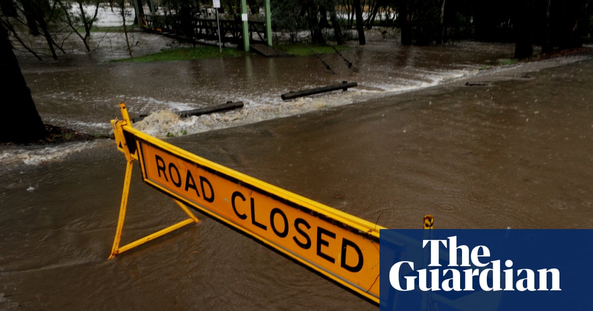 Flash flooding hits Victoria’s Great Ocean Road as cars washed out to sea