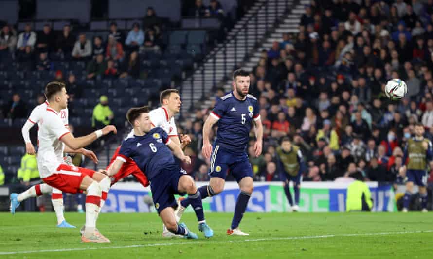 Kieran Tierney strzelił gola w Szkocji.