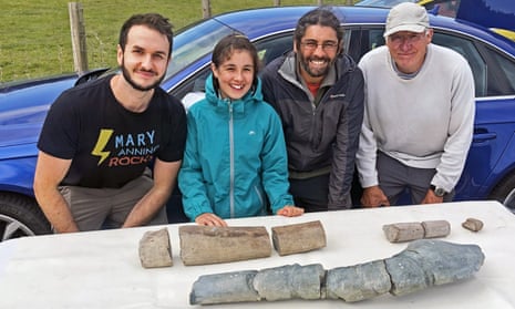 Palaeontologist Dr Dean Lomax (left) with Ruby and Justin Reynolds and Paul de la Salle (right) with fossils