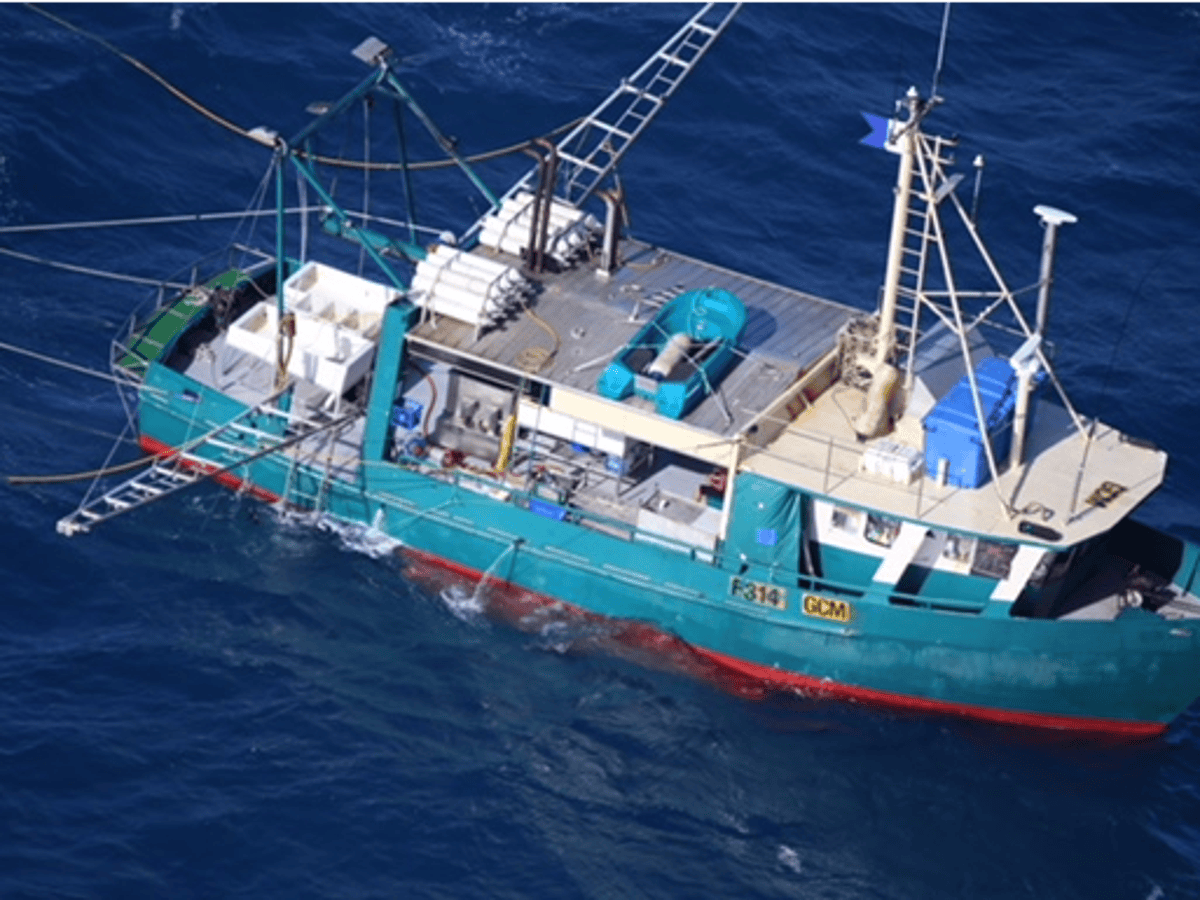 Queensland Police Diver Tells Of Search For Bodies Inside Hull Of Sunken Trawler Australia News The Guardian