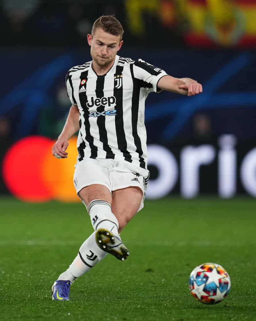 Matthijs de Ligt of Juventus passes the ball in their Champions League last-16 first leg against Villarreal