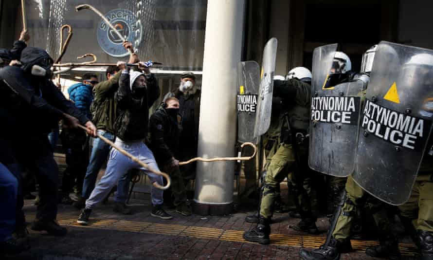 Συγκρούσεις μεταξύ διαδηλωτών και αστυνομίας στην Αθήνα το 2017