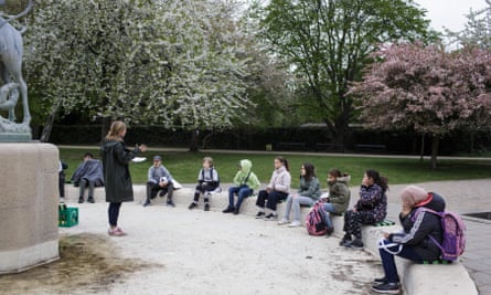 Marie Kaas-Larsen and pupils in a park in Copenhagen.