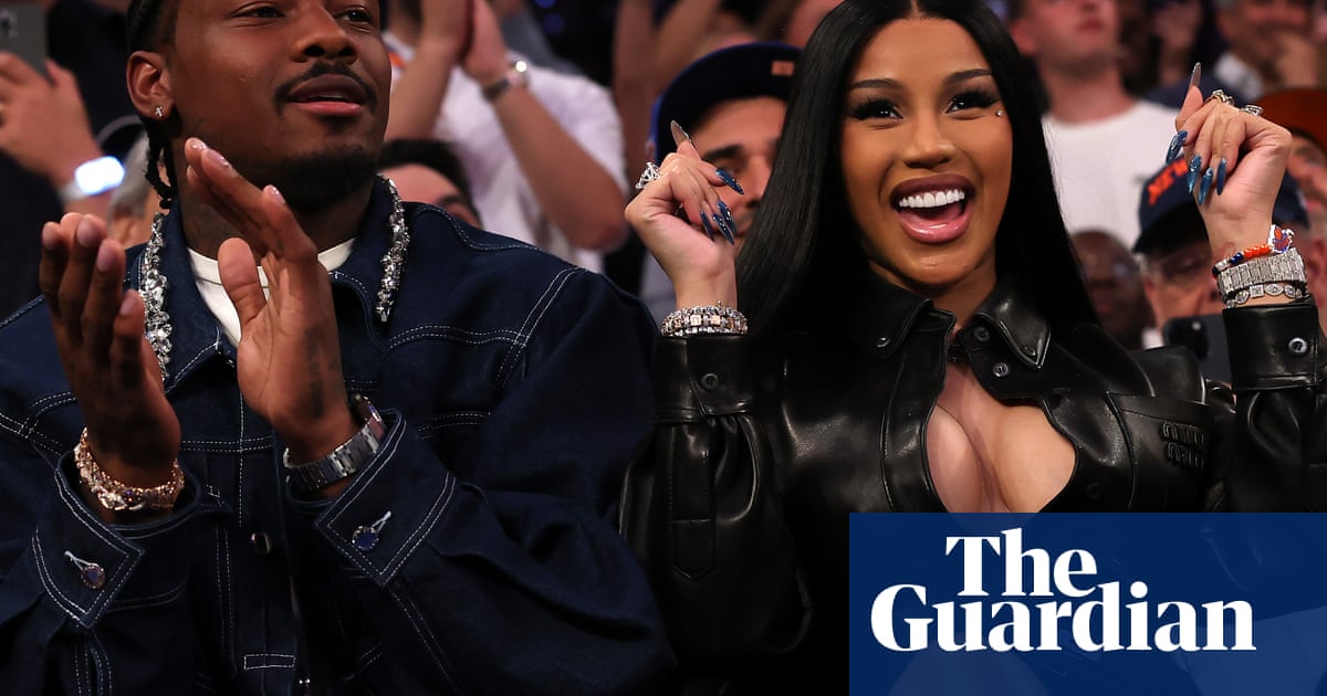 Patriots say they will handle Stefon Diggs pink substance video internally