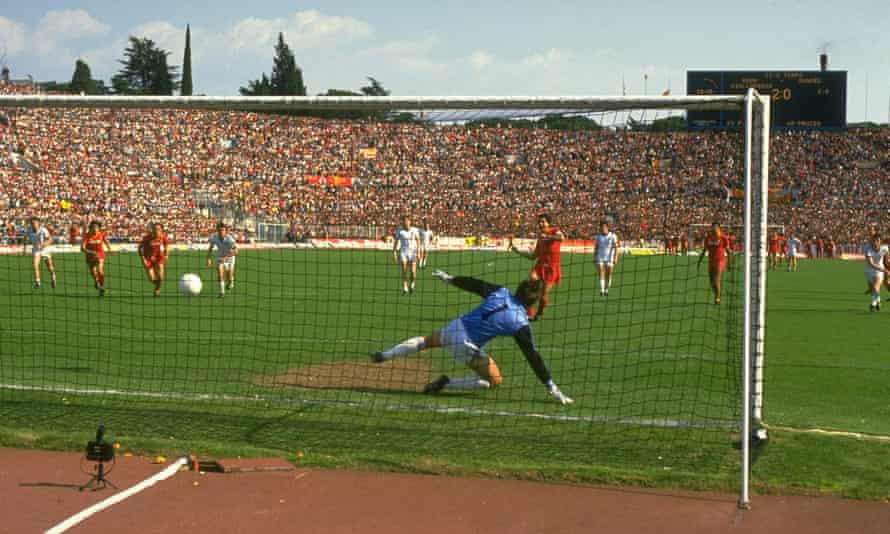 Agostino Di Bartolomei scores for Roma against Dundee United in the European Cup semi-finals in 1984.