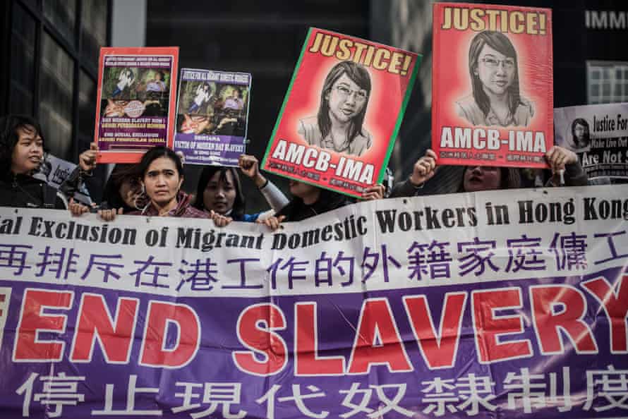Protesters gather outside the courthouse in Hong Kong in support of Erwiana Sulistyaningsih on 10 February 2015.