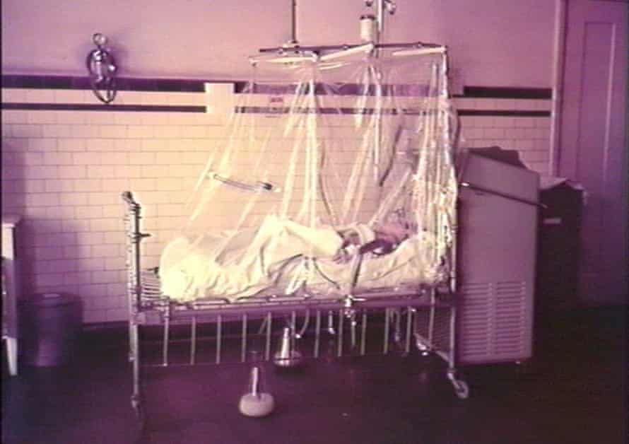 Child in an oxygen tent in intensive care. 1950-1959.