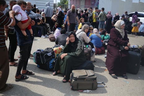 Centenas de milhares de palestinos foram deslocados dentro de Gaza.