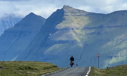 Conor riding across Eysturoy.