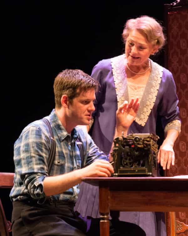 Michael Esper and Cherry Jones in a 2016 production of The Glass Menagerie at King’s theatre, Edinburgh.