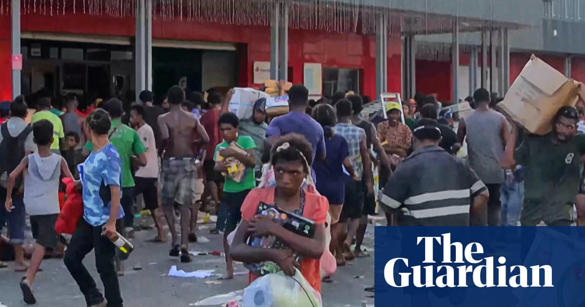 Бунтове в Папуа Нова Гвинея: най-малко девет убити в Порт Морсби, докато още полиция е изпратена в столицата