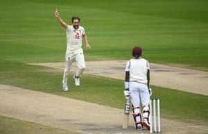 Woakes celebrates taking Brooks for 22.