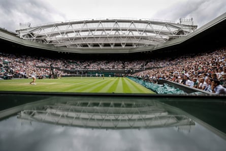 Elena Rybakina dalam kekalahannya dari Ons Jabeur di Centre Court