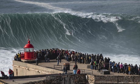 Madre de todas las olas: el surfista brasileño Rodrigo Koxa en Nazaré, noviembre de 2019.