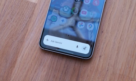 Google Gemini assistant on a Samsung Galaxy S25.