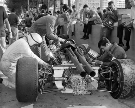 Bruce McLaren works with mechanics on his McLaren M2B Ford ahead of the team’s debut at Monaco in 1966.
