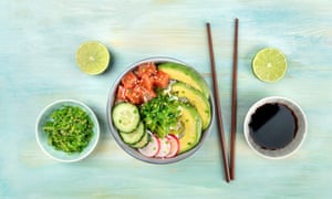 Traditional Hawaiian tuna poke salad with wakame and copy space. 7000.jpg?w=300&q=55&auto=format&usm=12&f