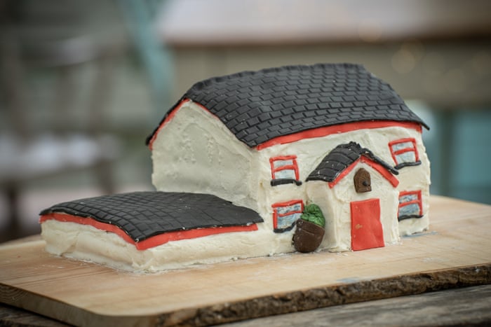 The Great British Bake Off 2022: episode one – as it happened | The Great British Bake Off 19 Rebs' Showstopper