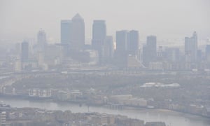 Bầu trời khói bụi trên London