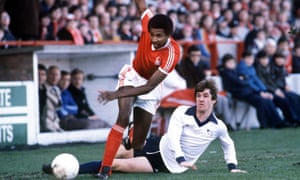 Viv Anderson y Gordon Hill