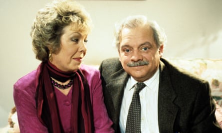 Gwyneth Powell as Kitty Rayford and David Jason as DI Jack Frost in A Touch of Frost, 1997.