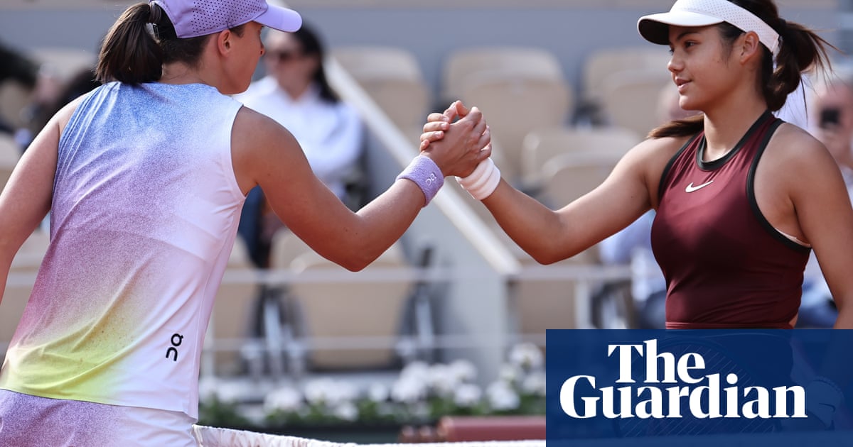 Swiatek dismantles Raducanu to maintain quest for fourth French Open title in a row