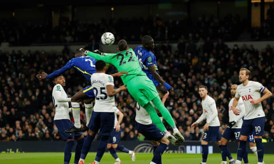 Le coup de poing capricieux de Pierluigi Gollini rejoint Antonio Rüdiger, mais pas avant que le joueur de Chelsea ne se soit dévié dans le seul but du match.