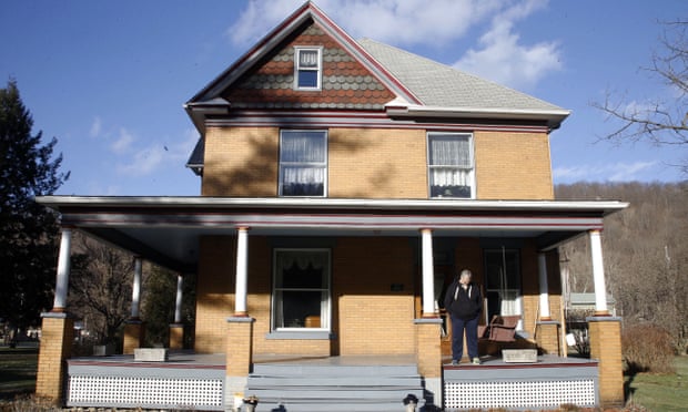 Scott Lloyd stands on the front porch of his home, which is the house used as the home of psychotic killer Buffalo Bill in the 1991 film The Silence of the Lambs.