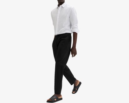 Pantalón holgado de Marks & Spencer en mezcla de lino con cintura elástica.