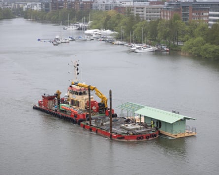 the Hornstull sauna being transported on the water by a barge