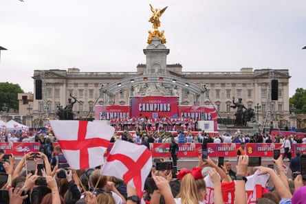 England’s players observe pinch fans during a ceremonial successful beforehand of Buckingham Palace