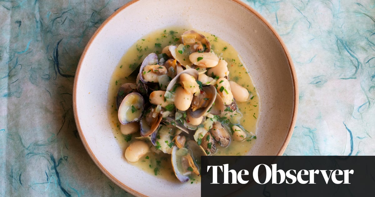 nigel-slater-s-recipe-for-butter-beans-with-clams
